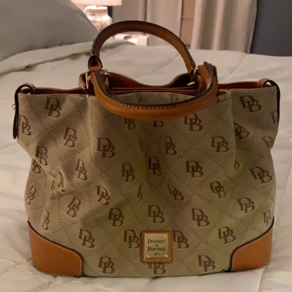 Dooney&Bourke signature large scrunched satchelbag
